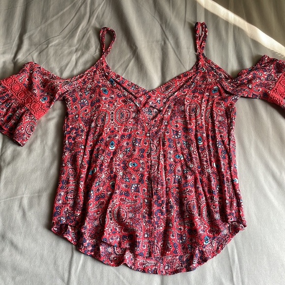 Patterned, open shoulder loose top - Picture 3 of 6